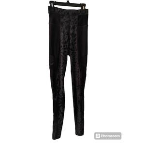 LULULEMON JUST BREATHE PANT/TIGHT IN ANIMAL SWIRL BLACK SZ 2 EXCELLENT CLEAN!